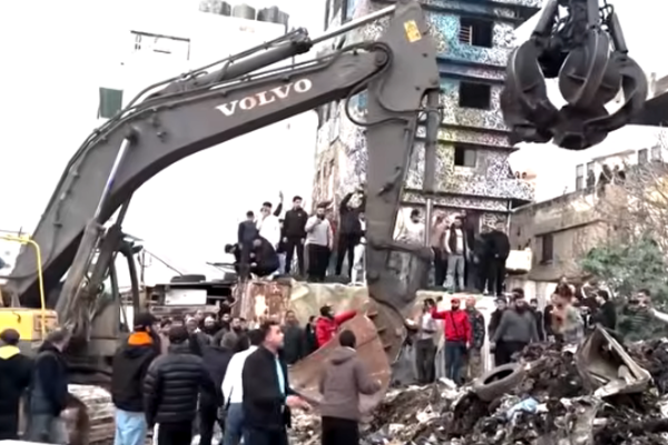 Lübnan'ın Trablus kentindeki bina çökmesinde en az 9 kişi hayatını kaybetti