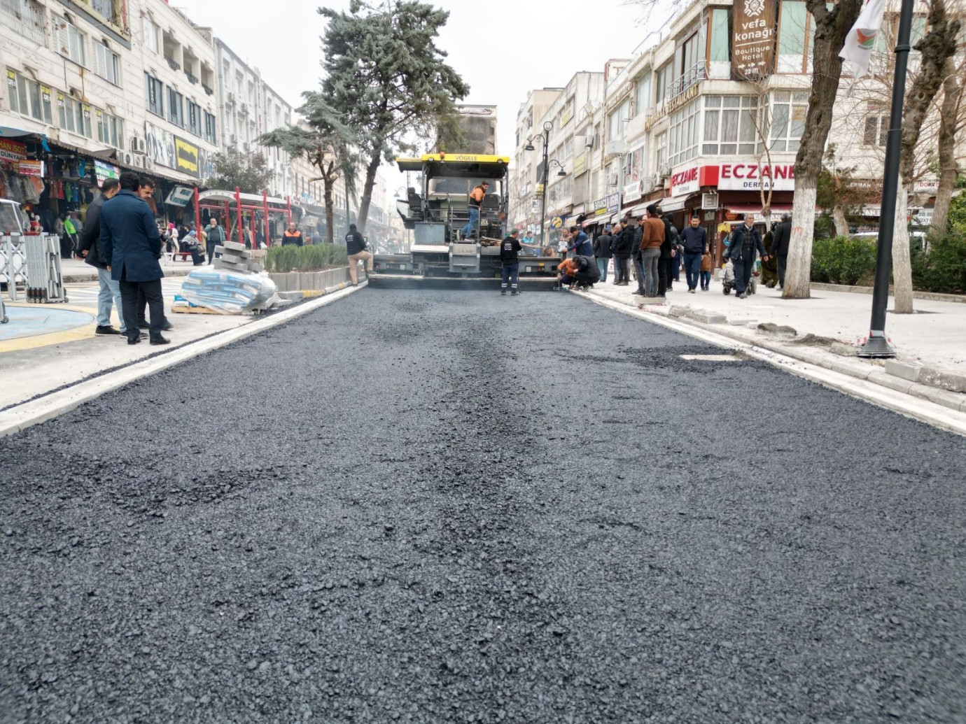 Divanyolu Yayalaştırma Projesi’nde Sıcak Asfalt Serimine Başlandı