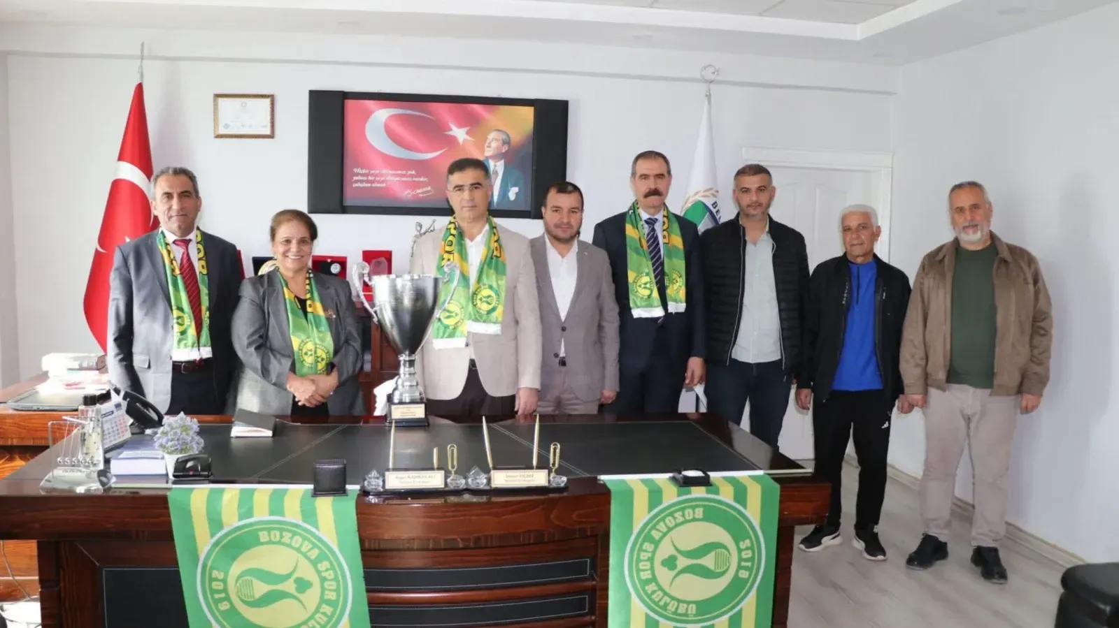 Bozovaspor’dan Belediye Eş Başkanlarına Şampiyonluk Ziyareti