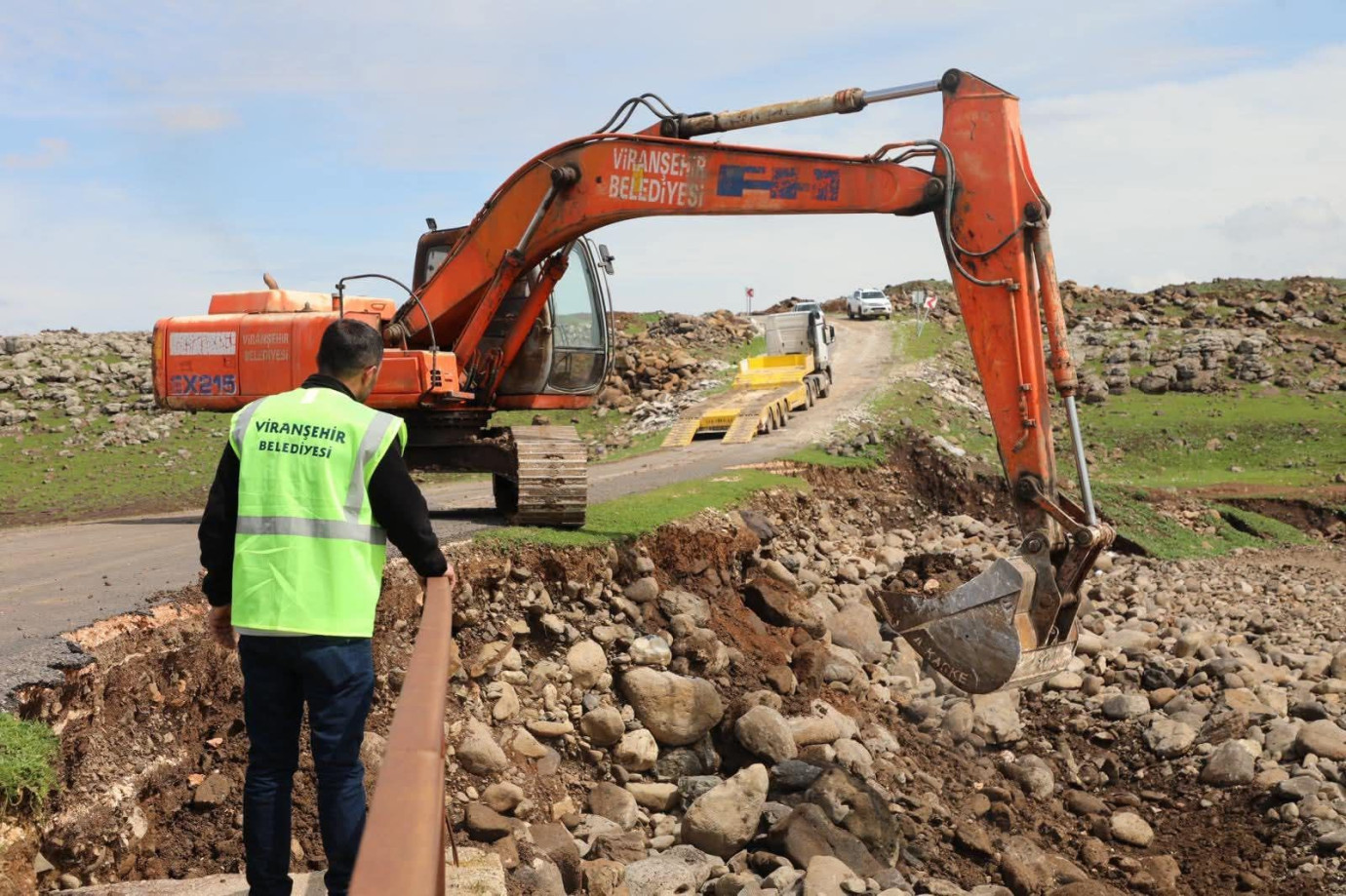 Yağışlar Sonrası Viranşehir’de Seferberlik: Ekipler Sahada