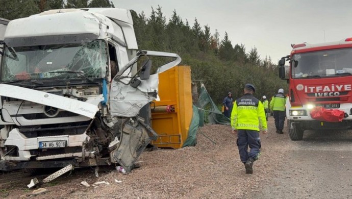 TEM Otoyolu’nda zincirleme kaza: 2 kişi yaşamını yitirdi