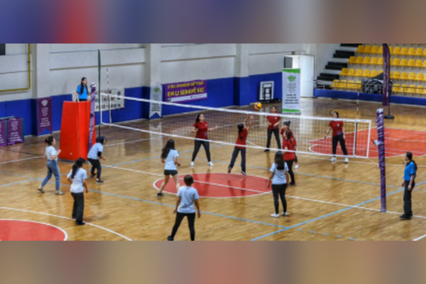 Kayapınar Belediyesi 2. Kadın Voleybol Turnuvası başladı