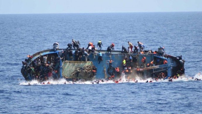 Tekne alabora oldu: 250 kişi kayboldu