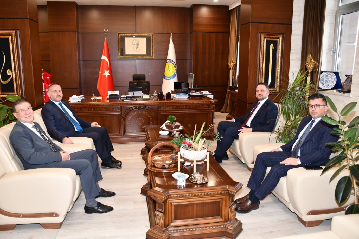 Gençlik ve Spor Bakan Yardımcısı Eminoğlu, Harran Üniversitesinde öğrencilerle buluştu