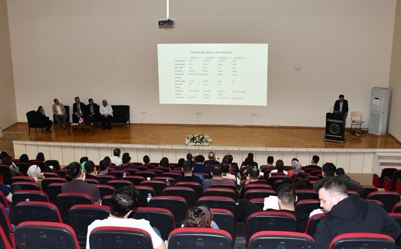 Tıp Fakültesinde İntörn Sempozyumu Düzenlendi