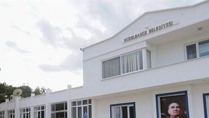 İzmir'de CHP'li belediyeye operasyon