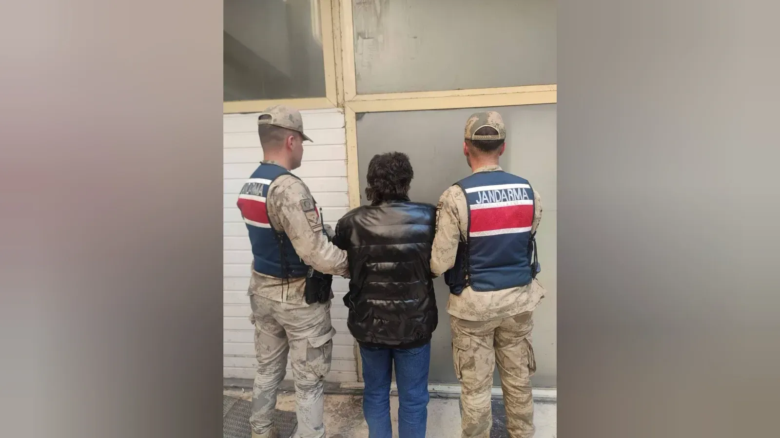Yağma suçundan aranan şahıs Karaköprü’de yakalandı