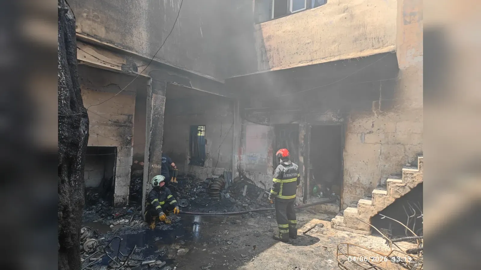 Haliliye’de motosiklet deposunda yangın: Alevler büyümeden kontrol altına alındı