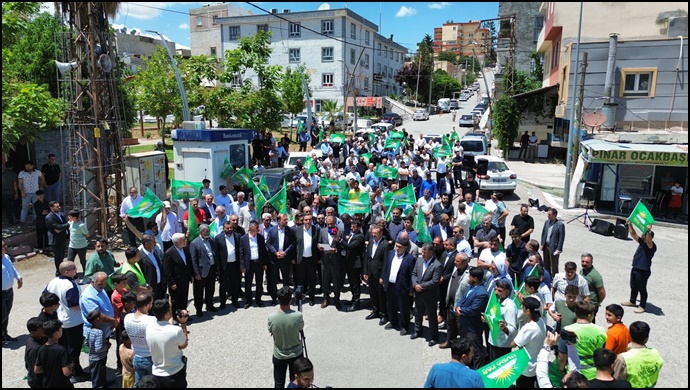 Basın açıklamasını HÜDA PAR Bozova İlçe Başkanı Abuzer Özaydın okudu