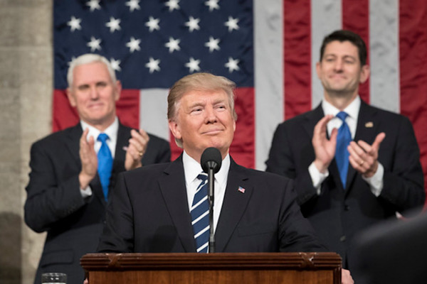 Trump: Göçmen gözaltı ve sınır dışı rakamlarında rekor kırdık
