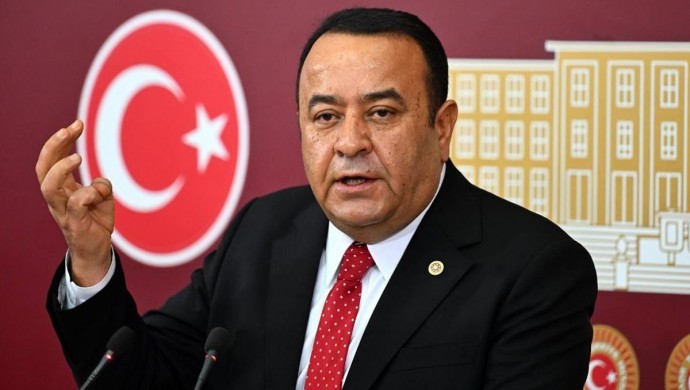 Adnan Beker CHP’den istifa etti