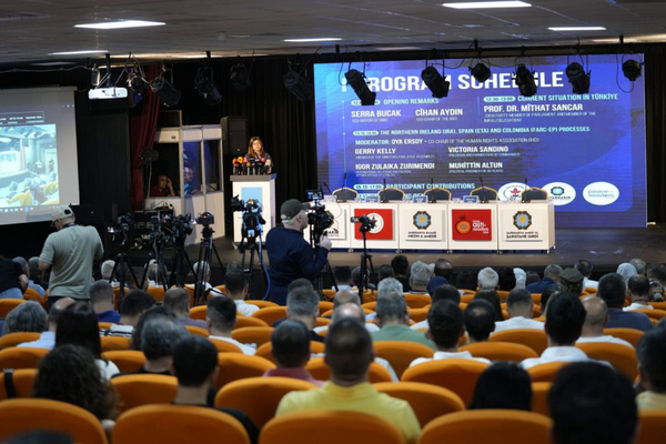 Diyarbakır'da ″Toplumsal Barış Süreçleri ve Dünya Örnekleri″ konferansı düzenlendi