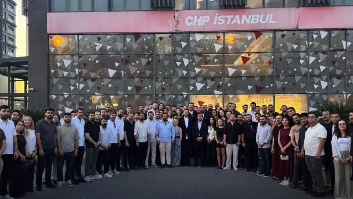 CHP’de istifalar sürüyor: İstanbul Gençlik Kolları Yönetimi istifa etti