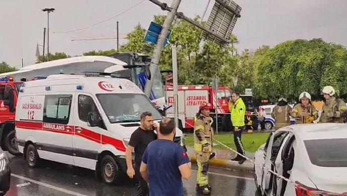 İstanbul’da kaza: 2’si ağır 30 yaralı