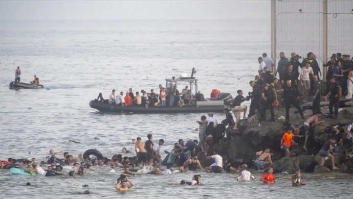 İspanya'ya giren 25 binden fazla göçmen Fas'a döndü