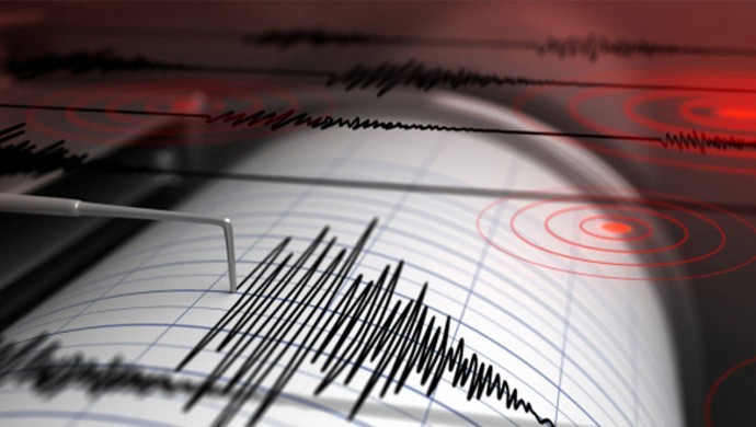 Endonezya'da 7.7 büyüklüğünde deprem