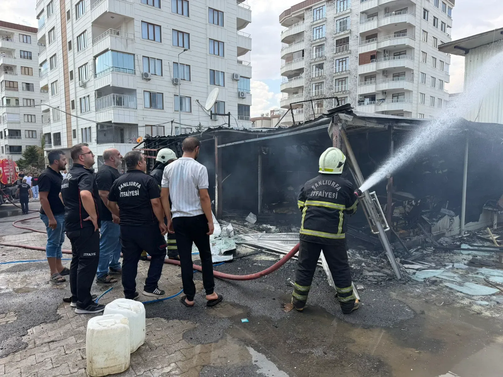 Şanlıurfa’da İş Yeri Yangını Kısa Sürede Söndürüldü