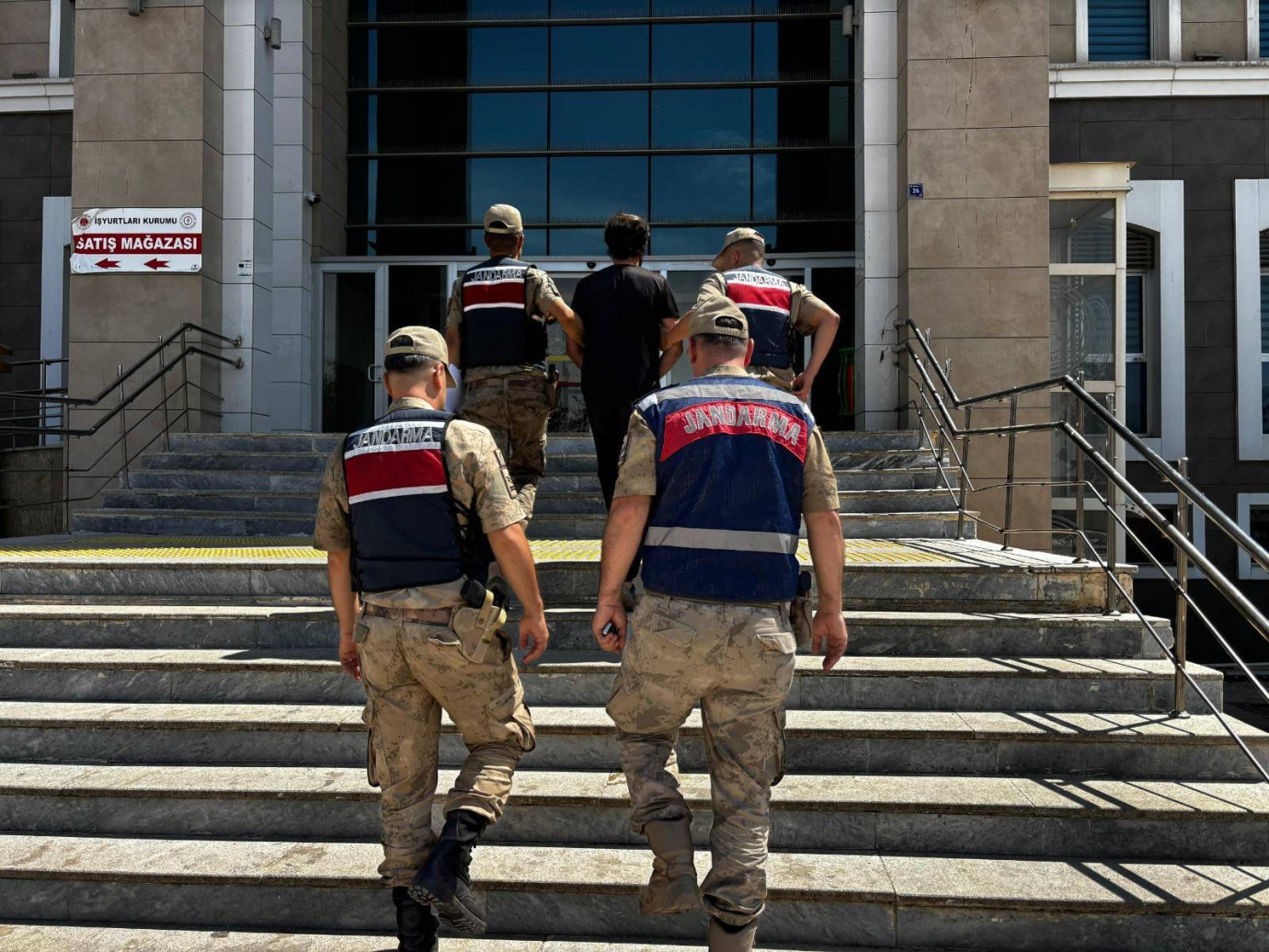 Şanlıurfa’da 25 Yıl Kesinleşmiş Hapis Cezası Bulunan Hükümlü Yakalandı