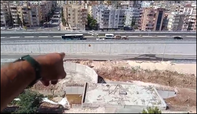 Şanlıurfa Şehir Hastanesi bağlantı yolunda tehlike iddiası: “Araçların aşağı düşmesi an meselesi”