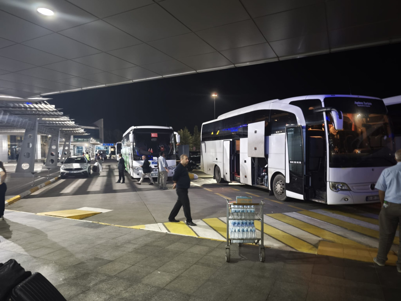 URFA’DAKİ YOLCULAR DİYARBAKIR’A TRANSFER EDİLDİ