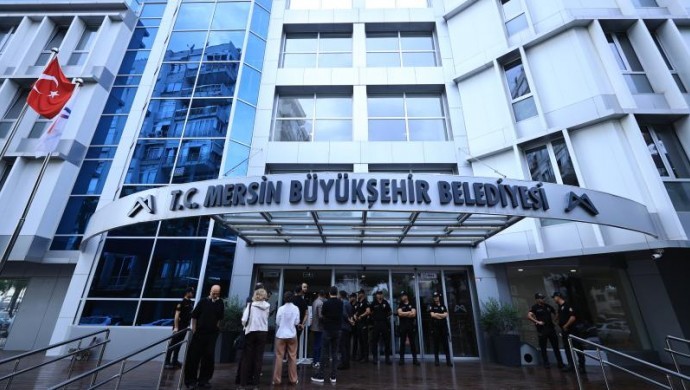 Üç belediye başkanı hakkında tutuklama kararı