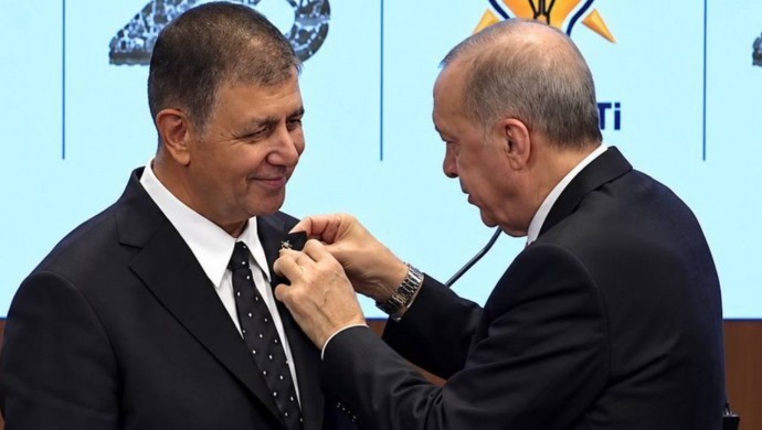 İzmir Büyükşehir Belediye Başkanı Tugay AK Parti'ye katıldı