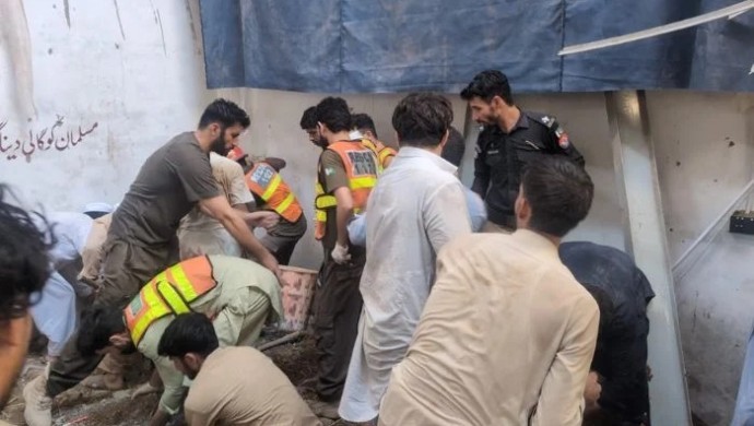 Pakistan’da okul çatısı çöktü: 29 ölü