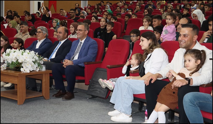 Karaköprü’de Çocuklar Sihirbazlık Gösterisiyle Doyasıya Eğlendi