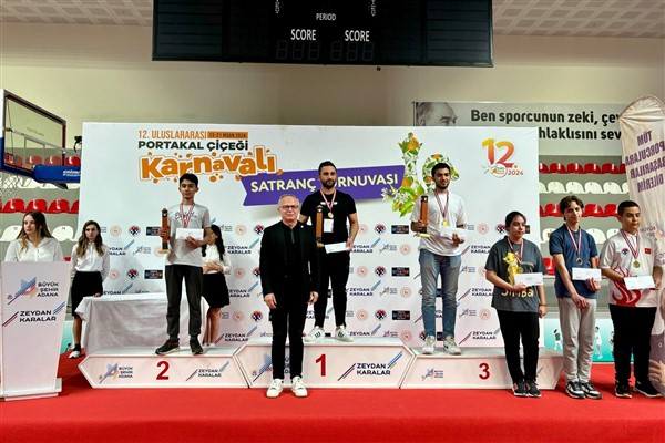18 ilden 400 satranç sporcusu Adana’da yarıştı