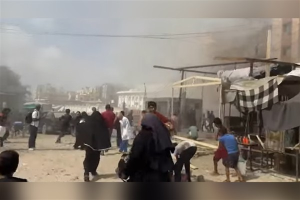 Dünya, İsrail'in Gazze'deki hastaneye ve gazetecilere yönelik saldırısına kınıyor