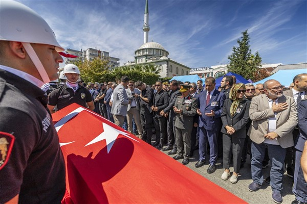 Şehit polislerin cenaze namazları İzmir'de kılındı