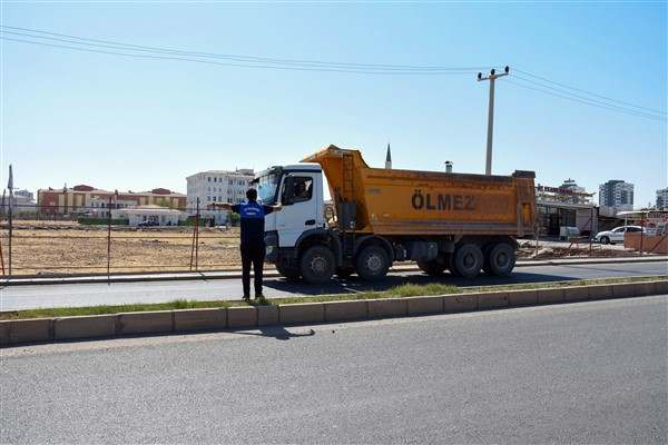 Diyarbakır Büyükşehir Belediyesi, hafriyat kamyonlarını denetledi