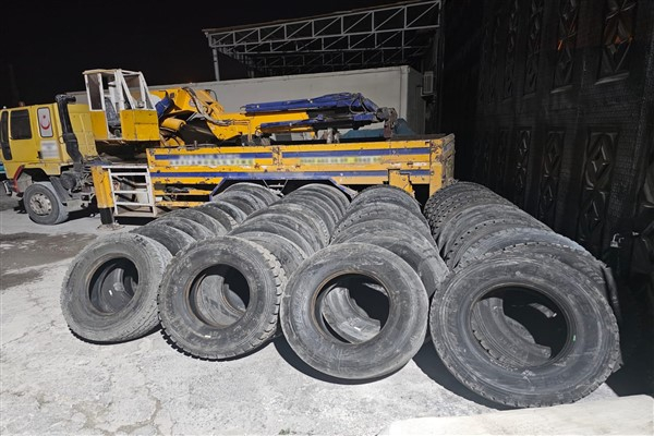 Şanlıurfa'da 44 adet çekici kamyon lastiği ele geçirildi