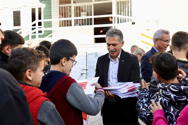 Gemlikspor formları okullarda çocuklarla buluşmaya devam ediyor