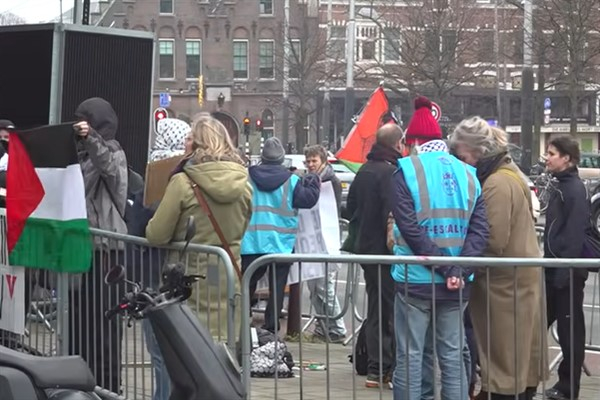 İsrail ordu korosunun konserine karşı düzenlenen protestoda 22 kişiye gözaltı