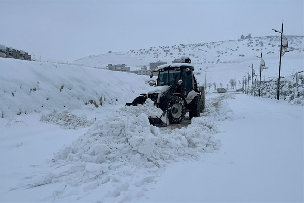 Haliliye’de kar mesaisi sürüyor