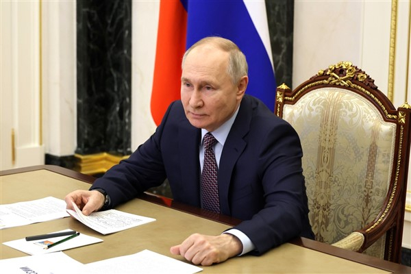 Putin, Kazakistan Cumhurbaşkanı Tokayev ile bir araya geldi