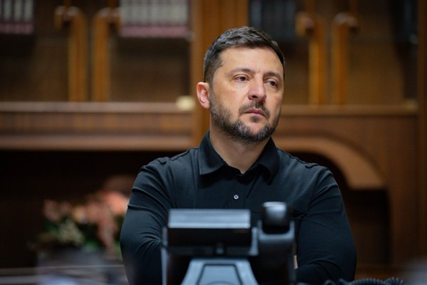 Zelenski: Eğitim çalışanları Ukrayna’nın geleceğine büyük katkı sağlıyor