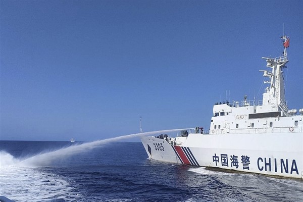 34 Filipinli Çin’in Tiexian Resifi’ne yasadışı çıktı