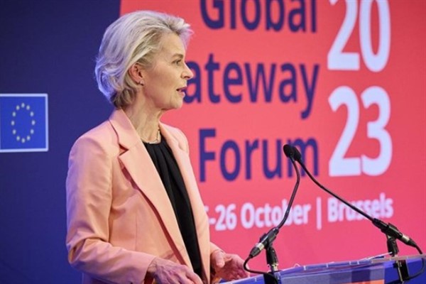 AB Komisyonu Başkanı Leyen, Keir Starmer'ı tebrik etti
