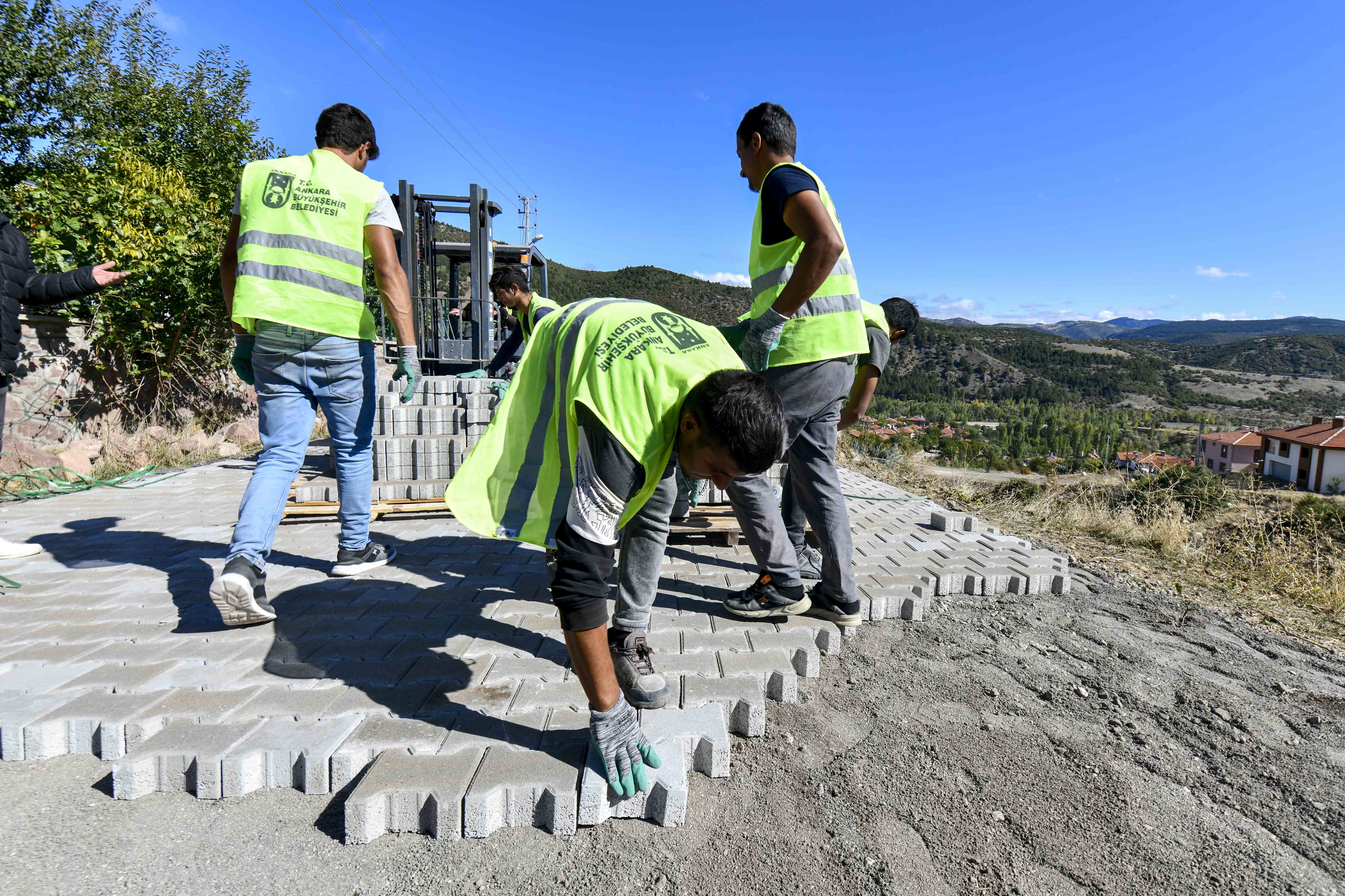 ABB'den kaldırım ve kilitli parke taşı döşeme çalışmaları