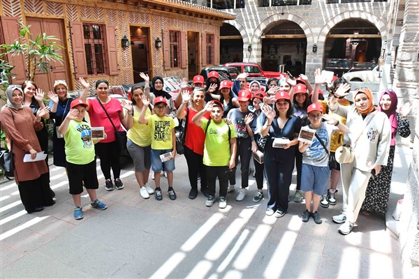 ABB ‘Dikkat Geliştirme Ve Odaklanma Eğitimi’ ile çocuklara kent gezisi düzenliyor