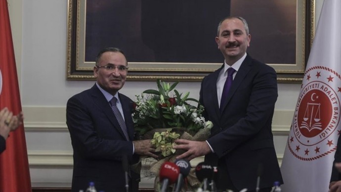 Adalet Bakanlığı’na getirilen Bozdağ, törenle görevi devraldı