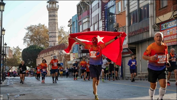 Adana'da '13. Uluslararası Yarı Maratonu' koşuldu