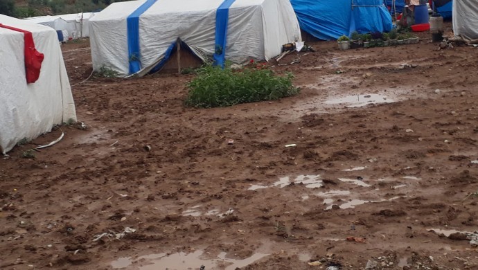 Adana’da tarım işçilerinin çadırları çamur içinde