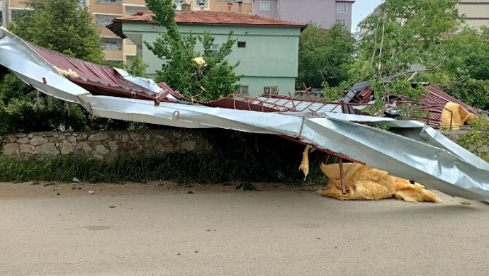 AFAD: Fırtınada 2 kişi hayatını kaybetti
