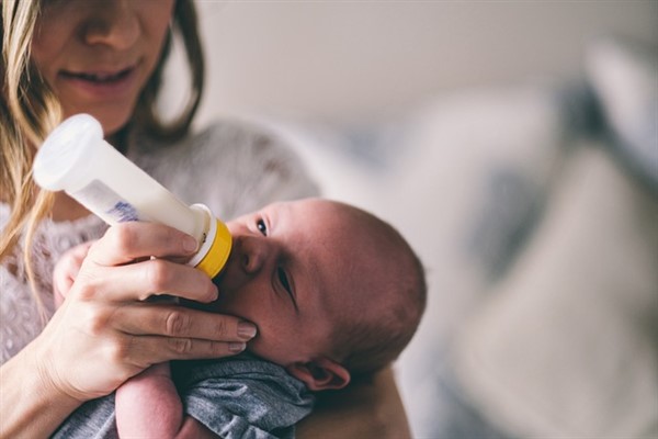 Afet bölgesindeki bebekler için en büyük koruyucu anne sütü