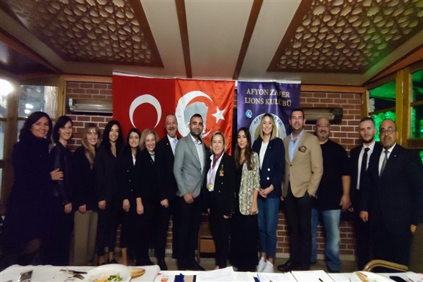 Afyon Zafer Lions Kulübü 24 yılın öğretmenini belirledi 
