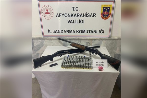 Afyonkarahisar'da çok sayıda tüfek ve kenevir tohumu ele geçirildi