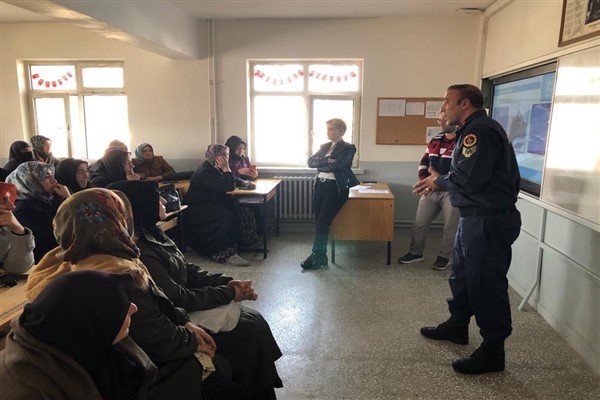 Afyonkarahisar'da “En İyi Narkotik Polisi Anne” projesi semineri verildi